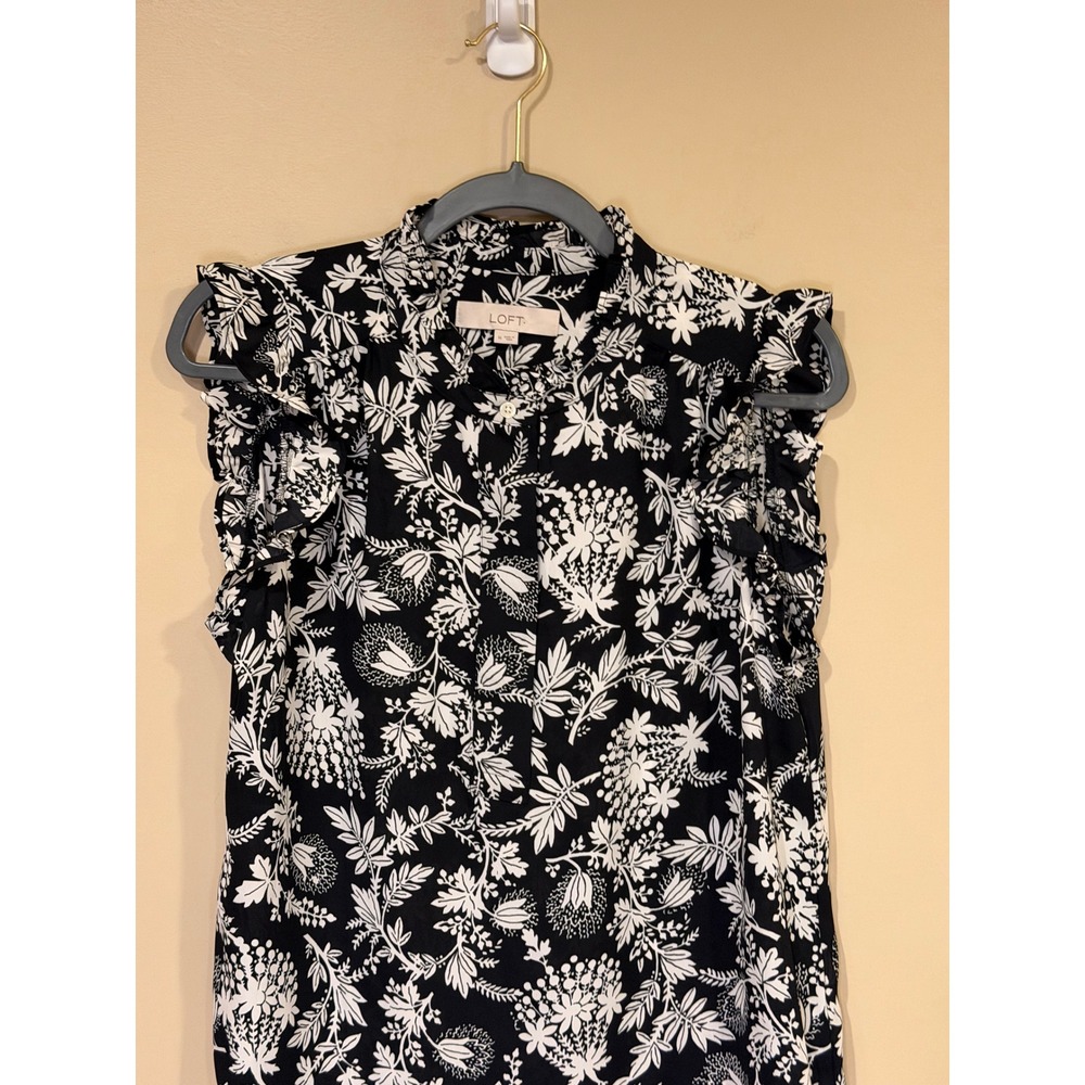 LOFT Womens Sleeveless Blouse Black White Medium Floral Work Office Casual - Picture 4 of 6